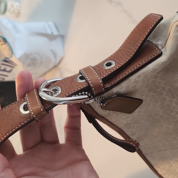 Authentic Coach signature shoulder bag/ crossbody bag - Picture 5 of 10